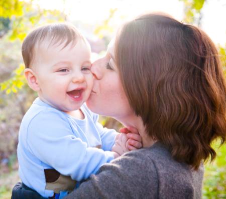 äiti, poika, lapsi, rakkaus, suudelma, onnellinen, kasvot Aviahuismanphotography - Dreamstime