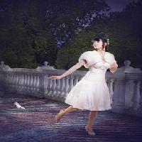 nainen, valkoinen, mekko, puutarha, kävellä Evgeniya Tubol - Dreamstime