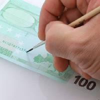 mies, raha, käsi, euro, 100, vihreä Igor Sinitsyn (Igors)