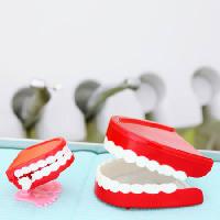 Pixwords Kuva hampaat, punainen, maxilar, jalat, hammaslääkäri Pavel Losevsky - Dreamstime