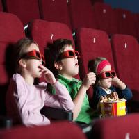 lapset, katsella, elokuva, popcorn, istuimet, punainen Agencyby - Dreamstime