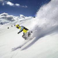 Talvella hiihto, hiihtäjä, vuori, lumi, taivas Ilja Mašík